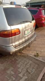 A picture of Toyota Sienna 1999 Model