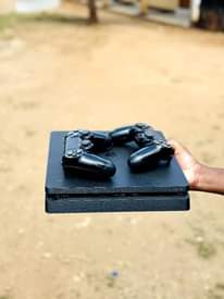 A picture of PlayStation 4 Slim 500gb