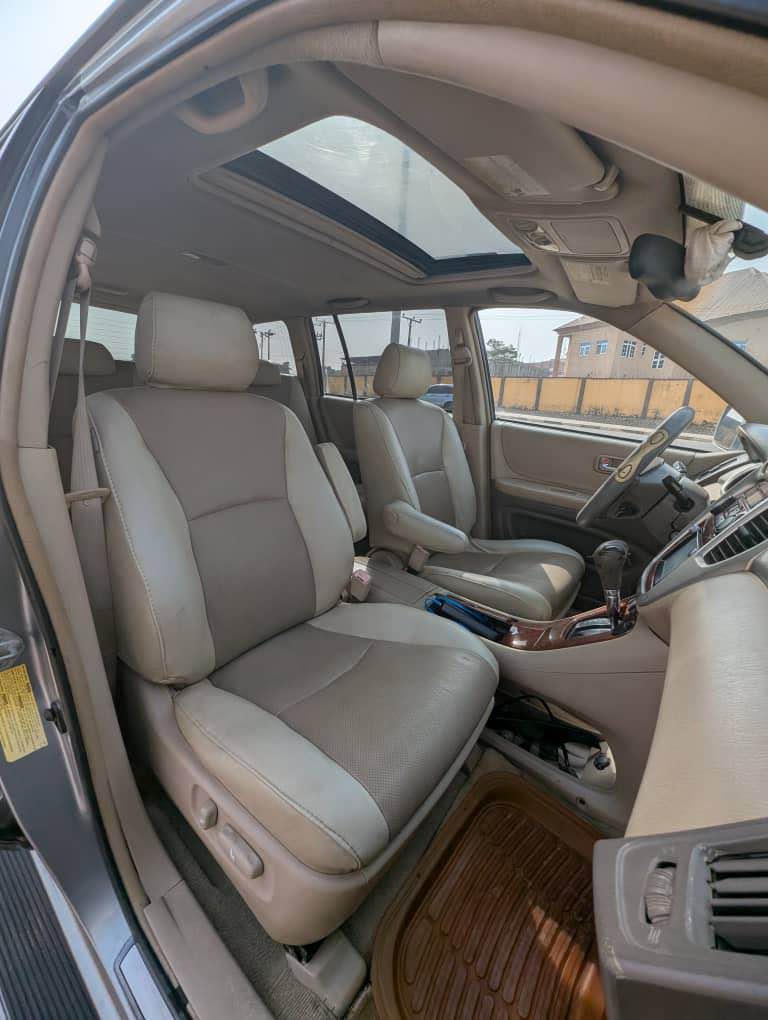 A picture of Toyota Highlander 2006