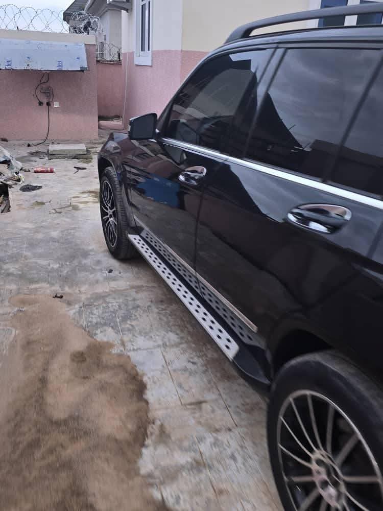 A picture of Car