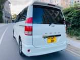 A picture of TOYOTA NOAH