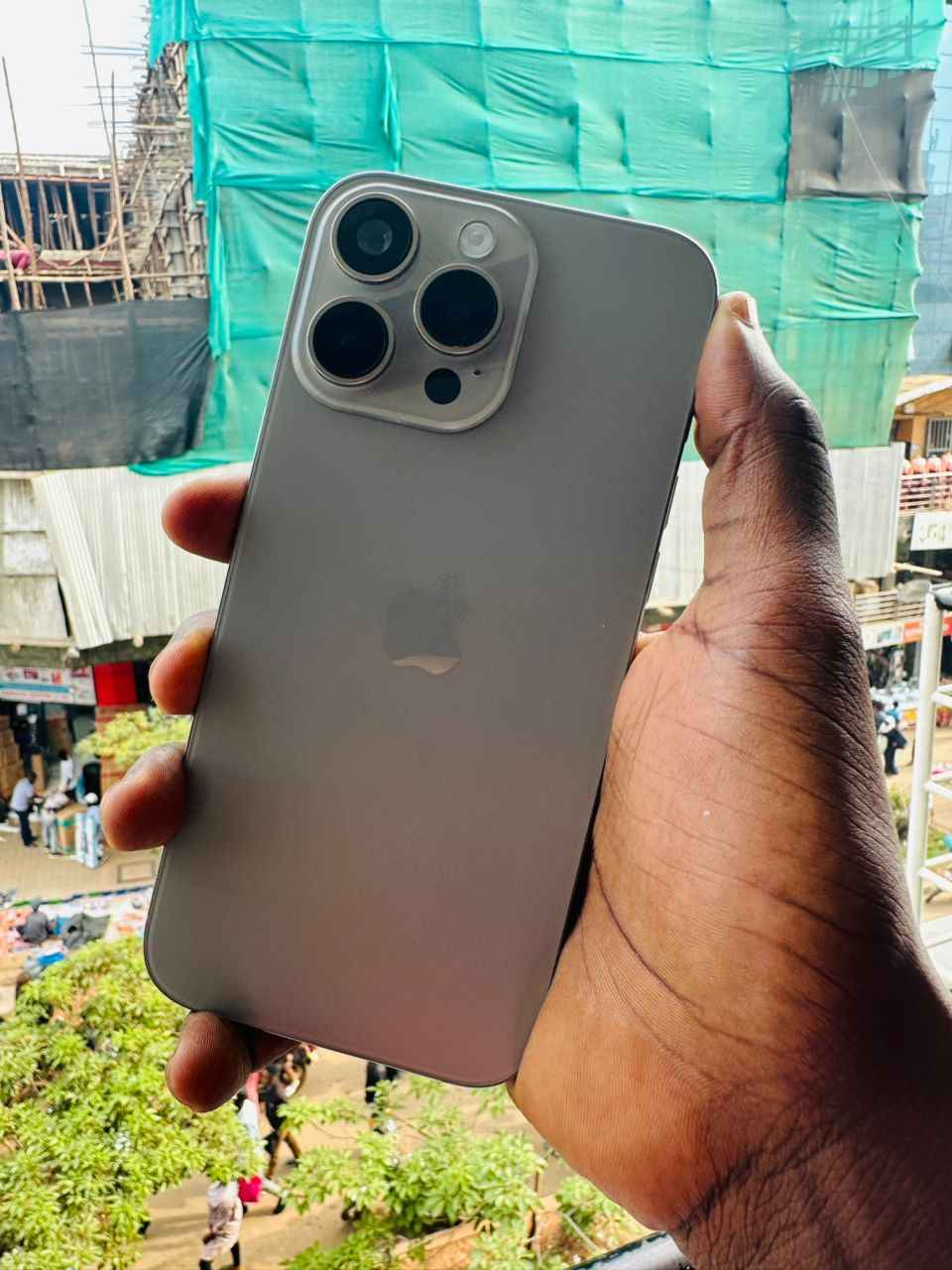A picture of iphone 16 pro max