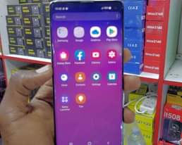 A picture of SAMSUNG GALAXY S10