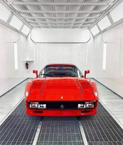 A picture of Ferrari 288 GTO was the bridge between the past and