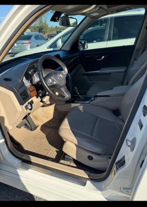 A picture of Mercedes Benz GLK350 2010