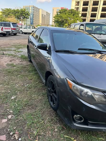 A picture of CLEAN DISTRESS 2013 TOYOTA CAMRY