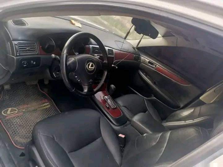 A picture of 2005 Lexus es 330