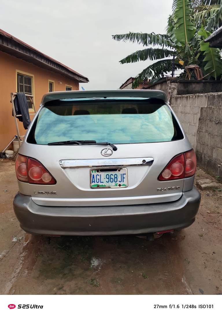 A picture of Lexus rx300