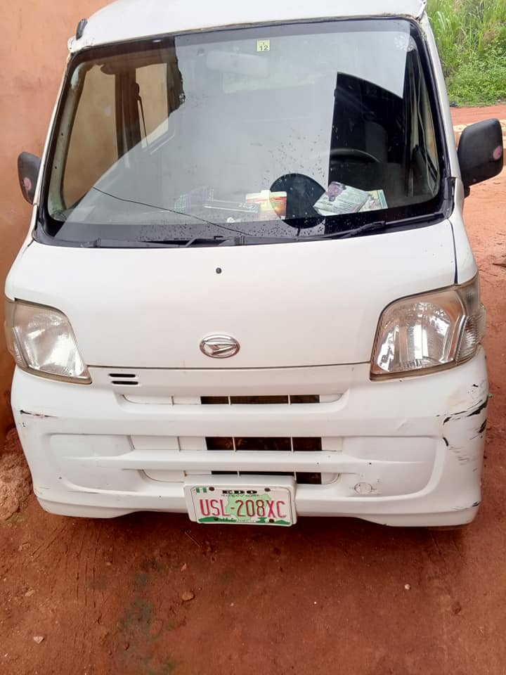 A picture of Neatly used dihatsu hijet