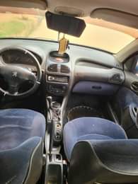 A picture of Distress Peugeot 206 with an untempered engine manual gearbox AC