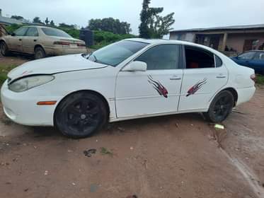 A picture of LEXUS ES 330 ACCIDENTED BODY ENGINE AND GEAR PERFECT OK