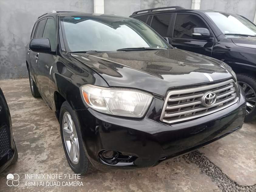 A picture of Toyota Highlander 2008