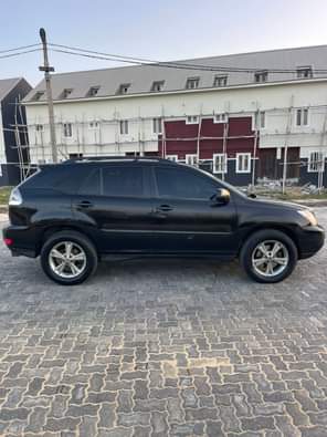 A picture of This is astonishing clean lexus Rx400h 2006 model Hybrid drive