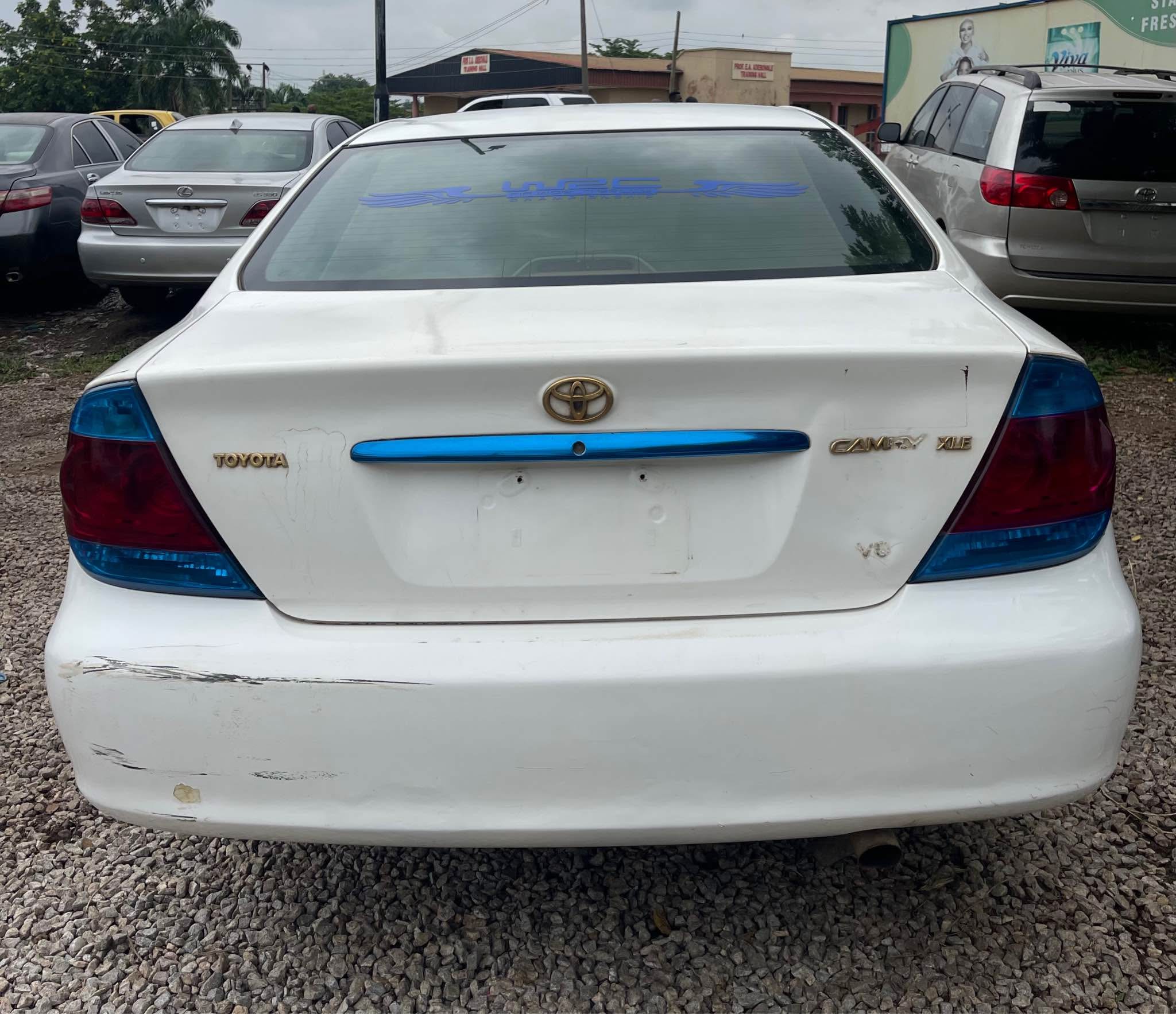 A picture of TOYOTA CAMRY 2004