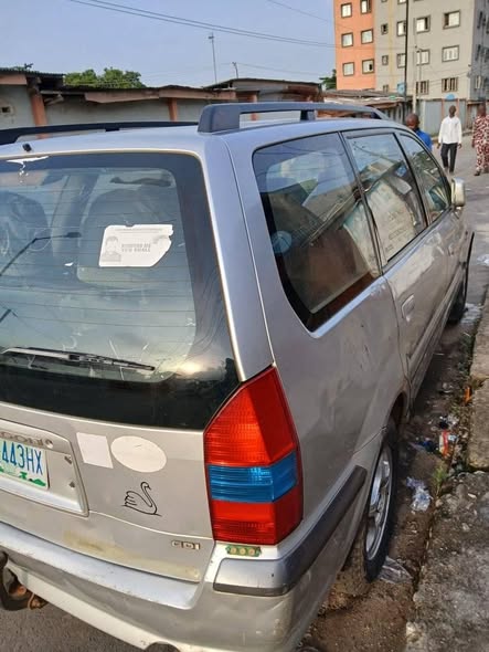 A picture of 2000 Mitsubishi spacewagon