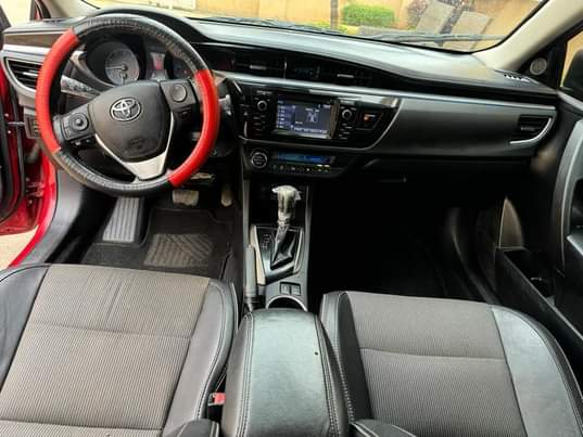 A picture of TOYOTA COROLLA 2015