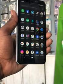 A picture of Google pixcel 3axl Gb 64 nipe 180k tu kamera kinanda