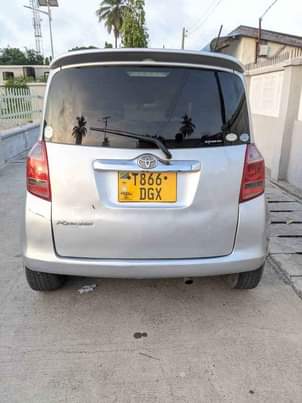 A picture of Toyota ractiz