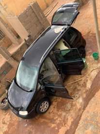 A picture of Volkswagen touran