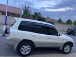 A picture of Toyota rav 4