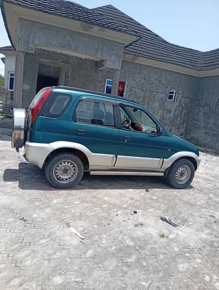 A picture of DAIHATSU JEEP 4X4 Suzuki product Engine Gear AC needs attention
