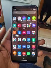 A picture of SAMSUNG GALAXY S9. CLEAN. NO CRACK. NO DOT
