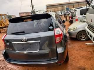 A picture of 2010 Toyota vanguard 2010 model