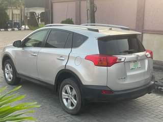 A picture of Toyota rav4 2014 XLE
