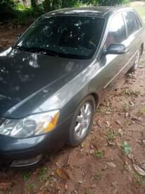 A picture of 2000 Toyota Avalon 2000