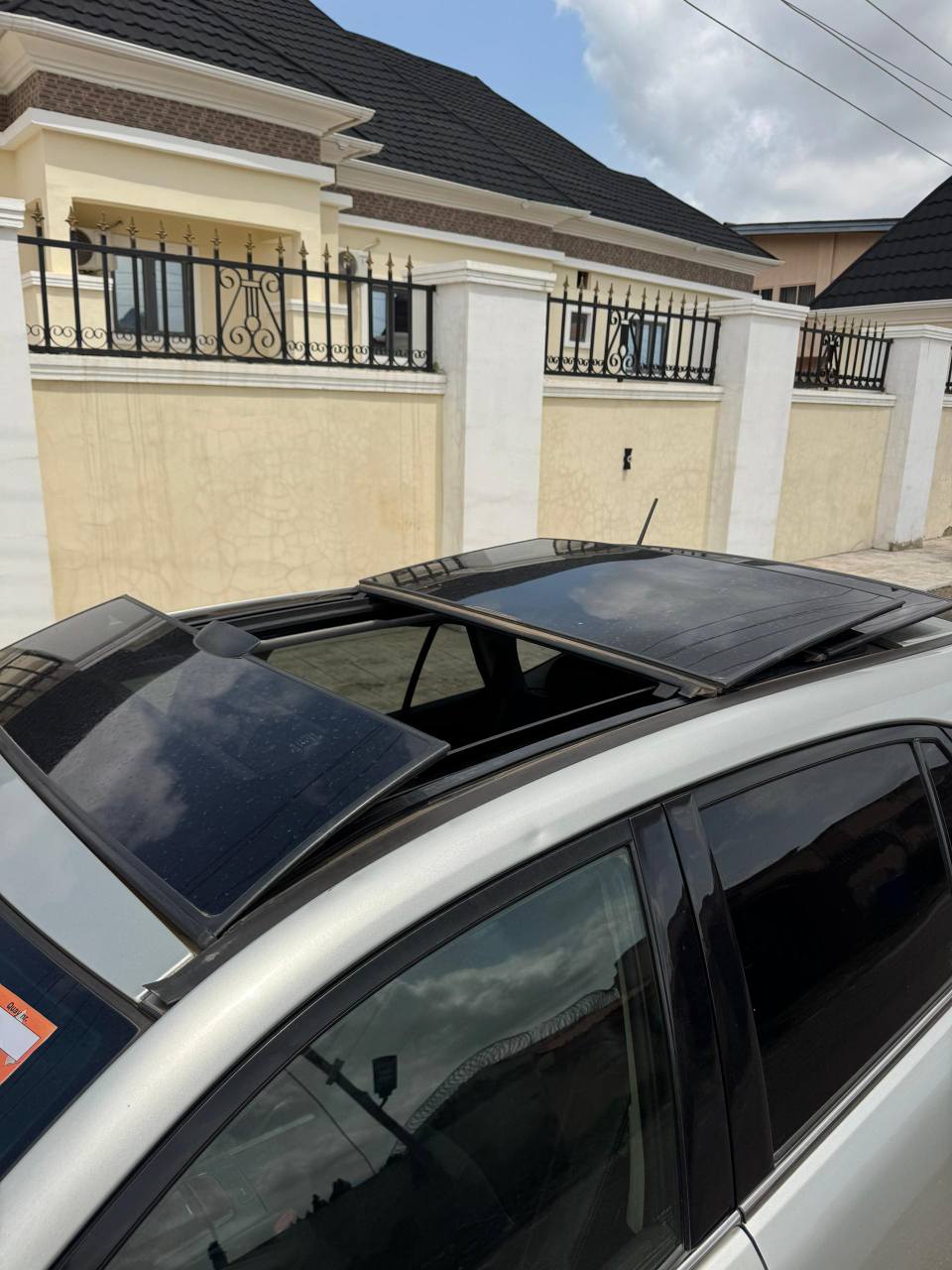 A picture of Few months registered 2006 Rx330 full options with Panoramic sun