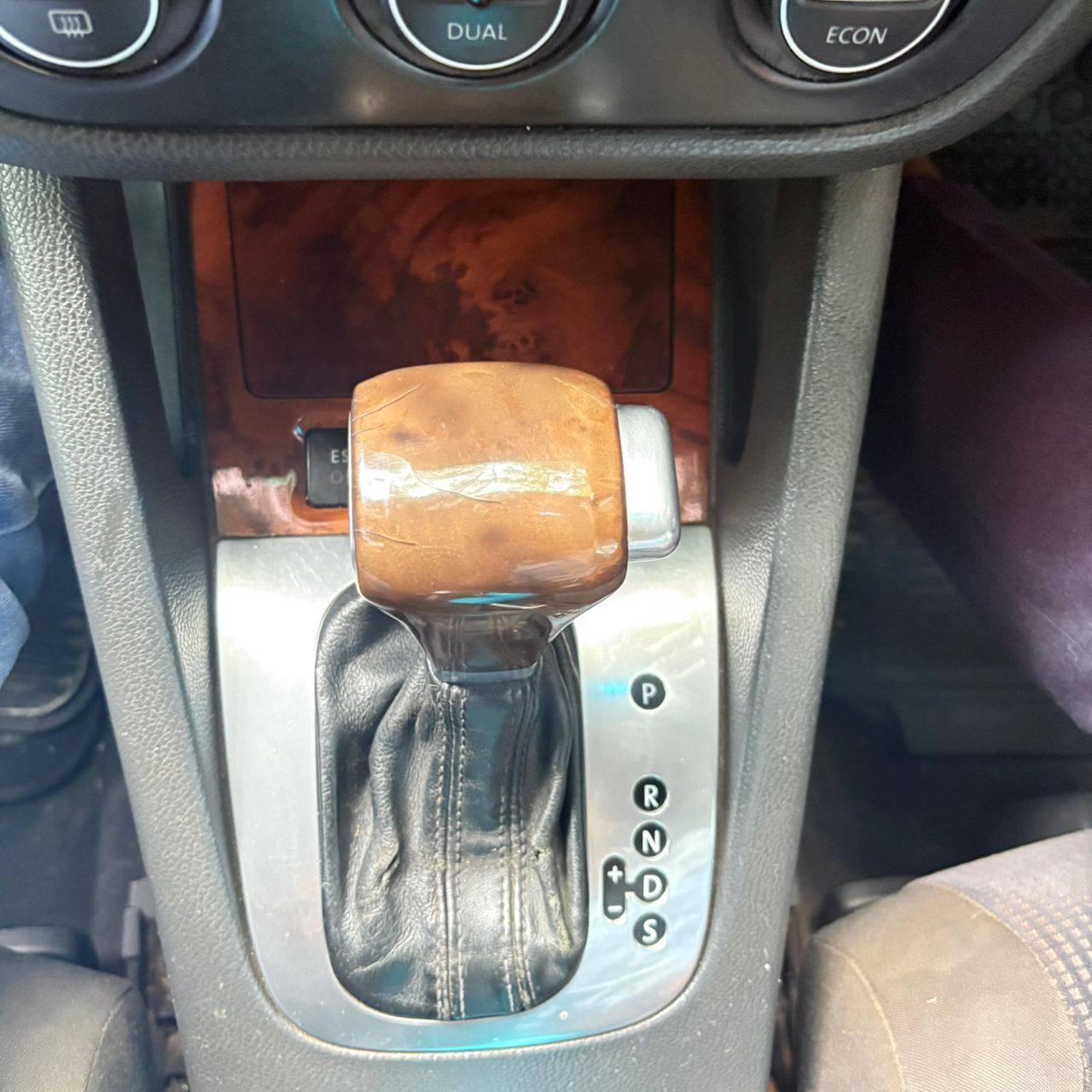 A picture of VOLKSWAGEN JETTA 2007