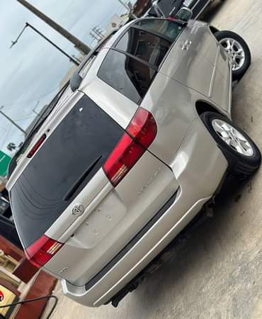 A picture of Toyota Sienna 2005 model Foreign used Tokunbo Factory fitted AC