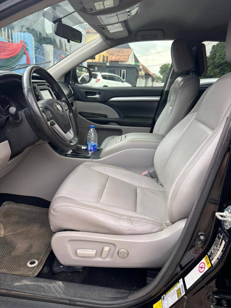 A picture of 2015 Toyota Highlander ToKs standard