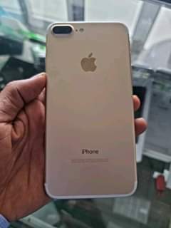 A picture of iPhone 7 plus battery 100 128gb
