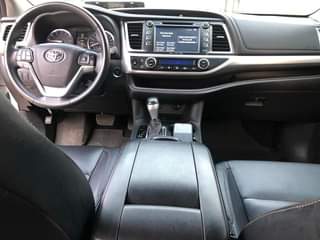 A picture of Toyota Highlander 2017 model Tokuz available in Lagos 17 million