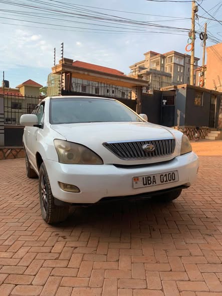 A picture of Toyota harrier 18 5m