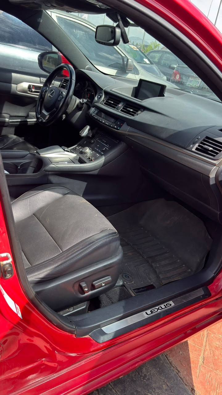 A picture of LEXUS CT 200H