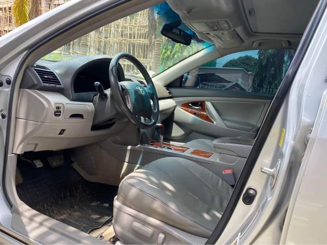 A picture of Toks standard 2011 Toyota Camry xle first body with untempered