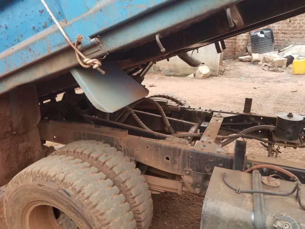 A picture of ISUZU ELF