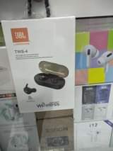 A picture of S6 earpods tws