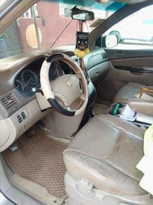 A picture of 2009 Sienna LE