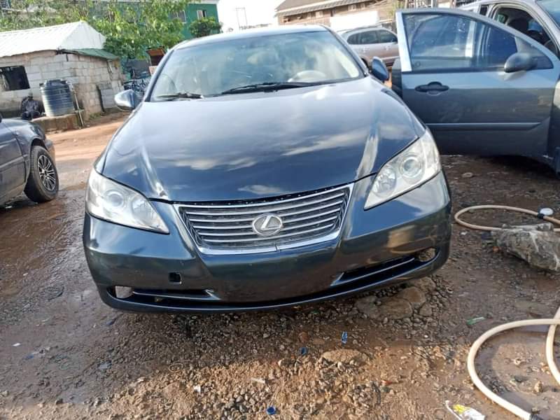 A picture of Distress sale 08 Lexus es350 with good Engine and Gear