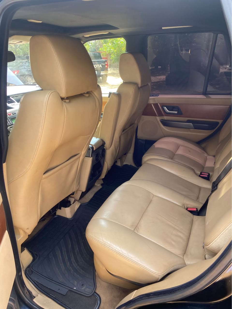 A picture of Super clean Used 2010 Range Rover Sport buy and drive