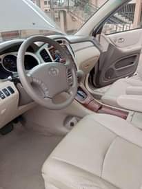 A picture of Direct Belgium Toyota Highlander 2007 3 seaters Row Location Anambra