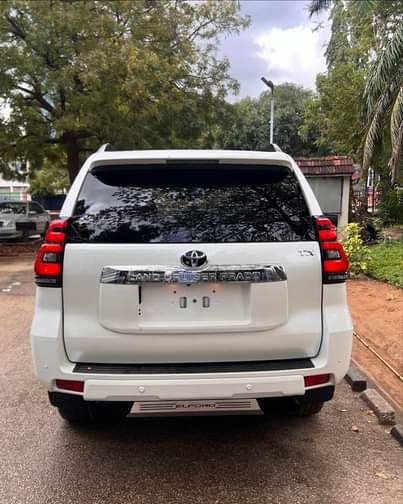 A picture of Toyota LandCruiser Prado TX 168 000 000 0659151166
