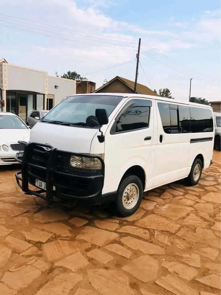 A picture of 2013 Toyota 2