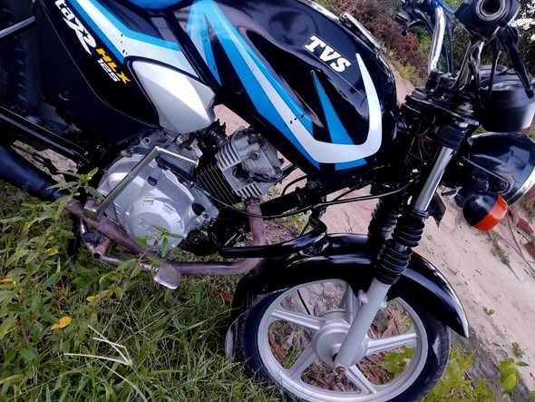 A picture of TVS HLX STAR CC125 DY