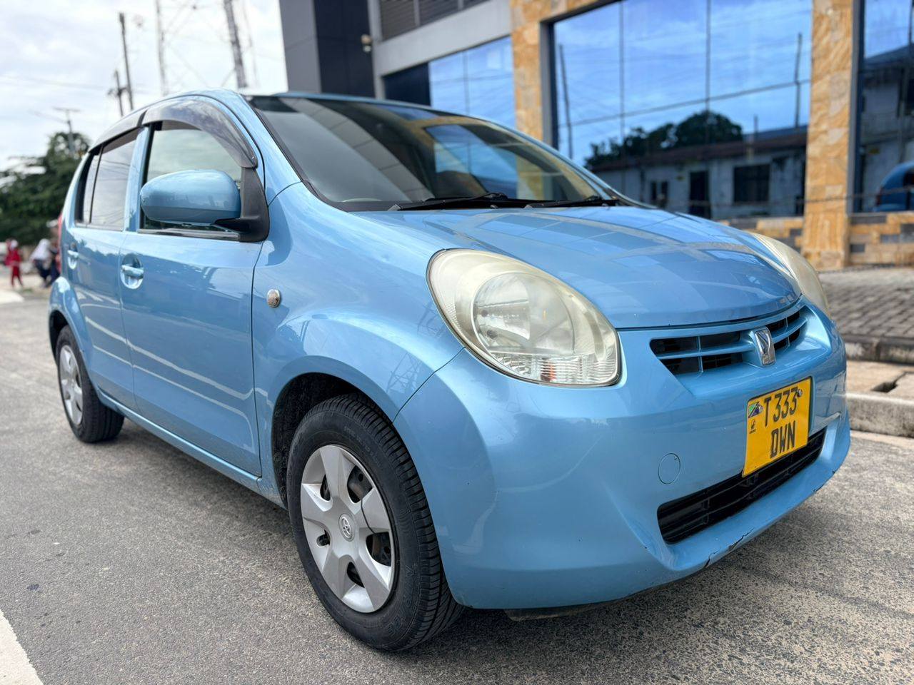 A picture of Toyota passo new