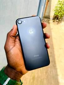 A picture of iPhone 7 32Gb at 200k