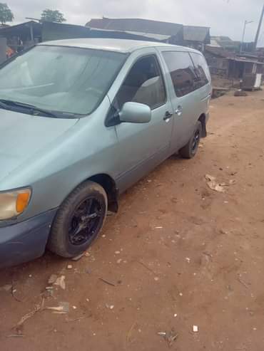 A picture of seinna for sale Engine and gear AC not working Location
